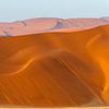 Zandduinen bij Sossusvlei (Namibië) van Kees Kroon