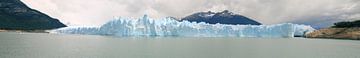 Sideview of Perito Moreno by Roelof de Vries