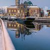Winteravond aan de gracht in Leeuwarden van Thea.Photo