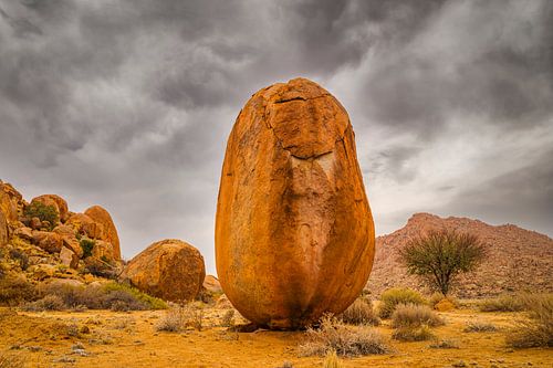 Desert landscape in the Tiras Mountains