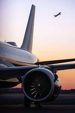 Privejet Airbus A319 tijdens zonsondergang van Maxwell Pels