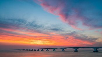 Zonsopkomst bij de Zeelandbrug, Zeeland, Nederland