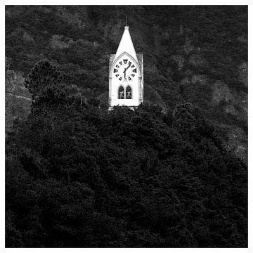 Kerk van Sao Vicente, Madeira in zwart wit van Ton van den Boogaard
