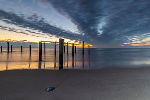 Palendorp Petten onder dreigende wolken tijdens zonsondergang