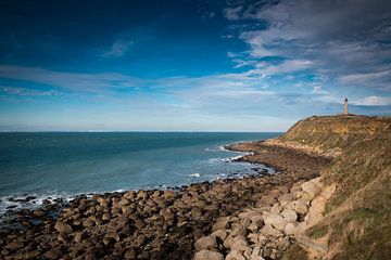 Landschap Cap Gris-Nez in  Frankrijk met vuurtoren van DroomGans