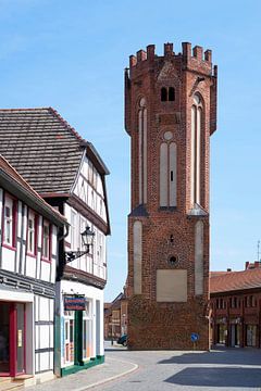 Uilentoren in de historische binnenstad van Tangermünde van Heiko Kueverling