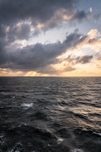 Rayons de lumière au-dessus du Kattegat | Portrait vertical de la mer