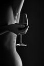 Woman body lines with a glas of wine in black and white van Leo van Valkenburg thumbnail