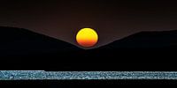 Minimalistische zonsondergang bij de baai van Alghero, Sardinië, Italië. von Harrie Muis Miniaturansicht