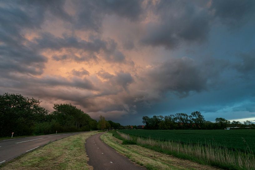 Kleurige wolkenlucht in Zeeland van Gerben van Buiten