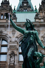 Hygieia-Brunnen im Hamburger Rathaus von CA Photos