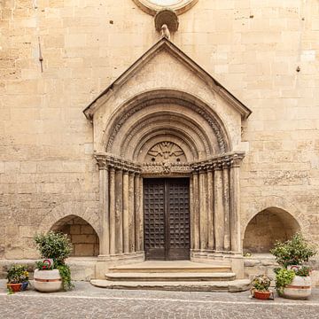 Tür einer Kirche in Gavia, Piemont, Italien