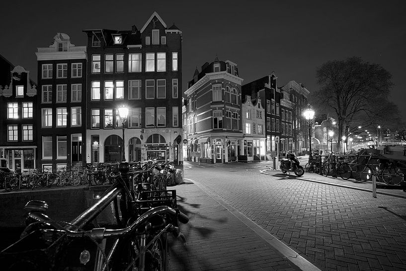 Amsterdam bei Dunkelheit von Scott McQuaide