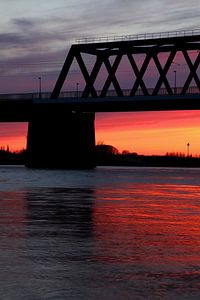Pont ferroviaire de Deventer au coucher du soleil