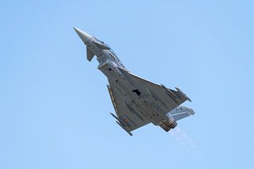 Eurofighter Typhoon in stijle klim van Wim Stolwerk