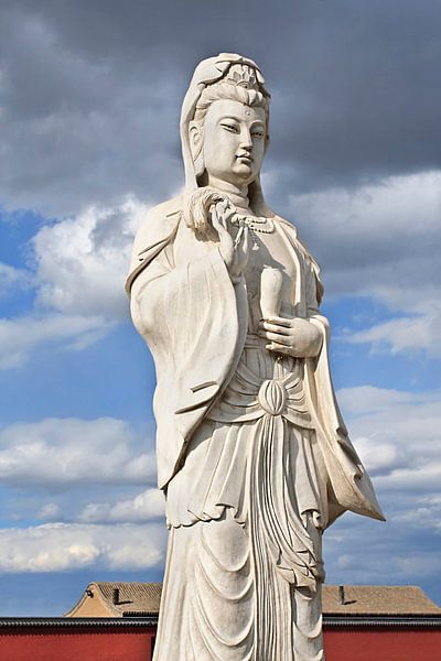 Sculpture blanc bouddhiste bodhisattva Guanyin Pusa par Tony Vingerhoets