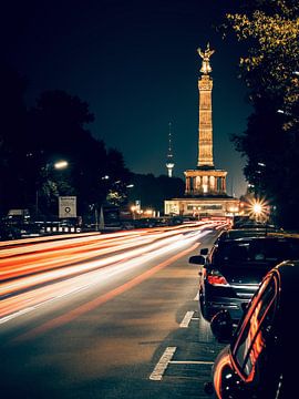 Berlin at Night – Strasse des 17. Juni / Victory Column van Alexander Voss