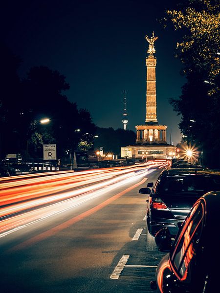 Berlin at Night – Strasse des 17. Juni / Victory Column par Alexander Voss
