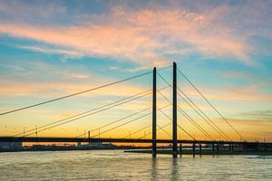 Rheinkniebrücke in Düsseldorf