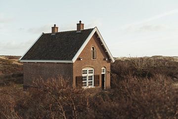 Ehemaliges Diensthaus Haus des Wester in Amsterdam Wasserversorgungsdünen | Holland Fine Art Photo P von Sanne Dost