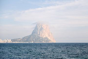 De Rots | Spanje | Costa Blanca | Blauw water | Zee | Reis Fotografie van Mirjam Broekhof