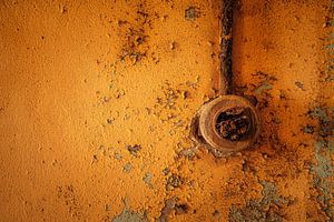 Der orangefarbene Lichtschalter