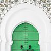 Portes vertes dans une façade blanche au Maroc sur Photolovers reisfotografie