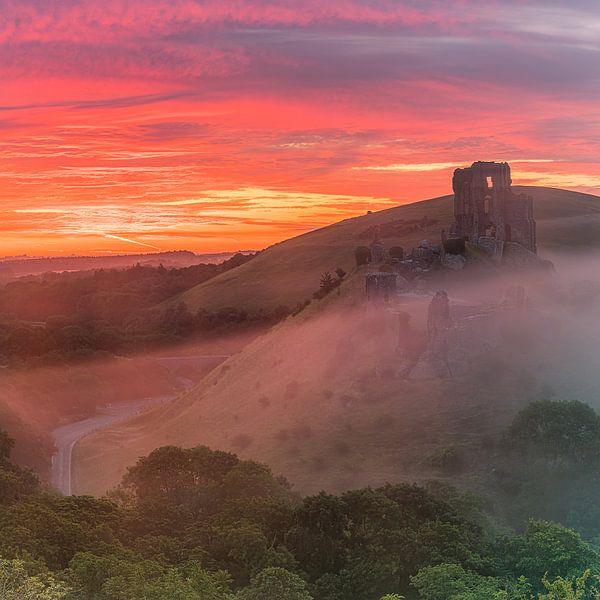 Zonsopkomst Corfe Castle, Dorset van Henk Meijer Photography