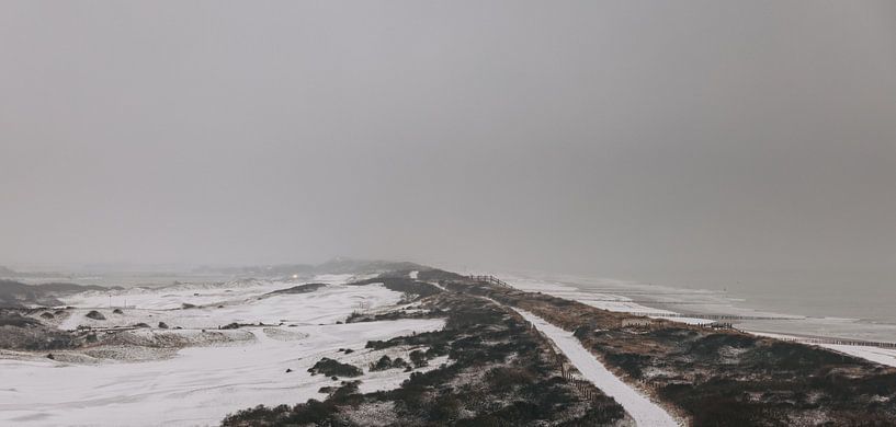 Snowy dune path along the coastline by Percy's fotografie