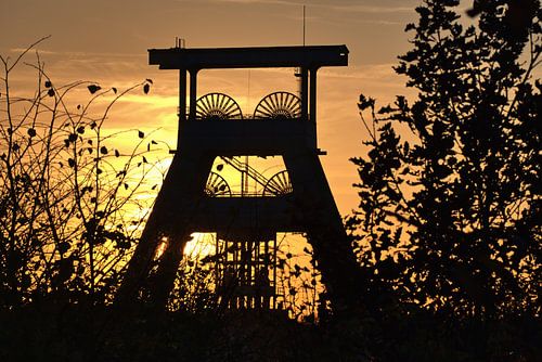 Zonsondergang bij de slingertoren