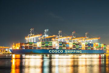 Containerschiff am Containerterminal angedockt von Sjoerd van der Wal Fotografie