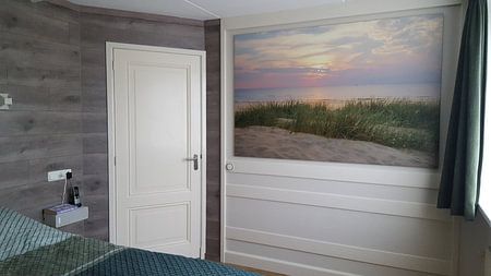 Zomerse zonsondergang in de duinen aan het Noordzee Strand