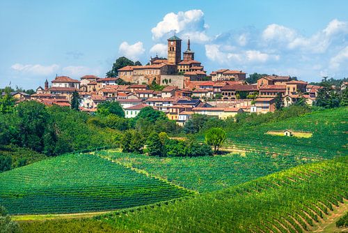 Het dorp Grazzano Badoglio in de wijnstreek Monferrato, Piemonte