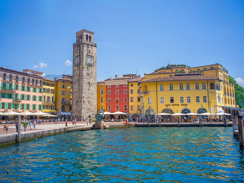 Riva del Garda - Vieux port et Torre Apponale par t.ART