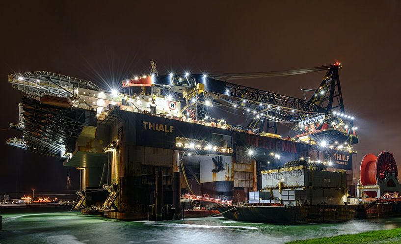 Heerema Marine Contractors' Thialf. par Jaap van den Berg