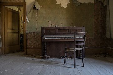 Klavier von Wonderland of Decay