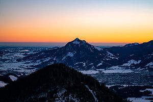 Zonsopgang boven de Grünten van Leo Schindzielorz