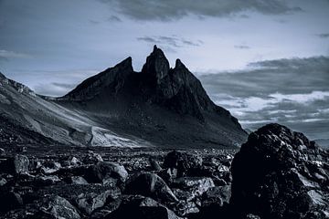 Brunnhorn de iconische berg in zuid IJsland - Moody van Gerry van Roosmalen