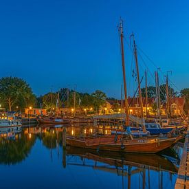 Elburg harbour in the evening 2 by Han Kedde