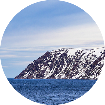 Bergen en rotsen in de winter in Finnmark, Noorwegen