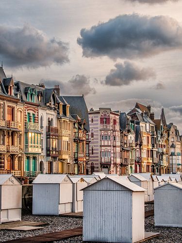 Fin De Siecle huizenrij in Mers Les Bains, Picardie, Frankrijk.