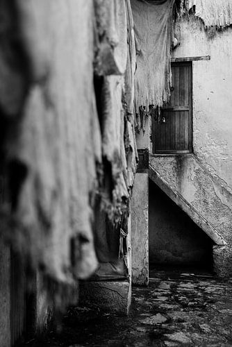 Chouara Leerlooierij Fez – Zwart-Wit Straatfotografie Marokko