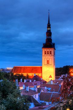 Nikolaikirche, Niguliste Kirik, Ausblick vom Domberg auf die Unterstadt, Altstadt bei Abendd�mmerung
