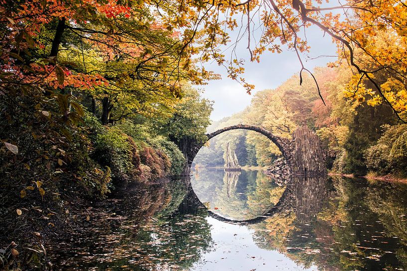 De Rakotzbrücke in Duitsland van Truus Nijland