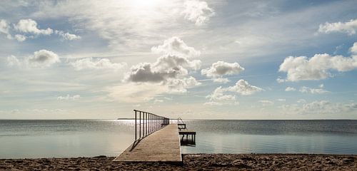 Pier in rustig water
