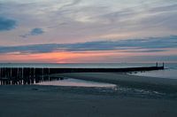 Plage du coucher de soleil à Oostkapelle
