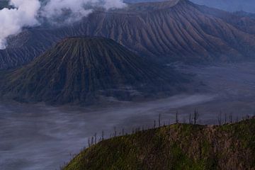 Bromo Vulkaan net voor zonsopkomst van Xulé Bogers