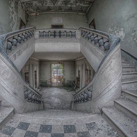 Orphan staircase
