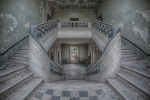 Orphan staircase van Hettie Planckaert