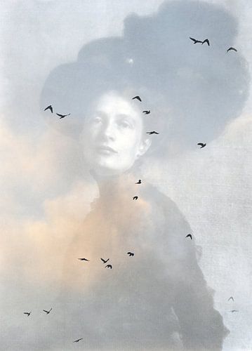 Portret van jonge vrouw met hoed